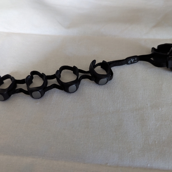 Tap Strap 2 keyboard with 1 broken ring working Size small - Picture 9 of 16